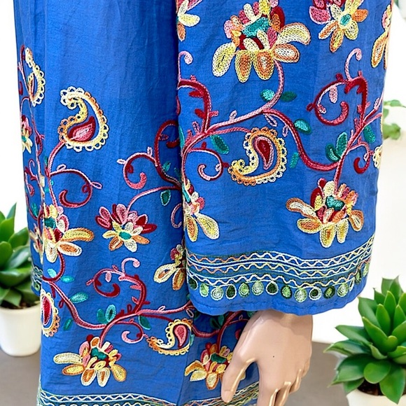 OSO Casuals Woven Chambray Crochet Detailed Convertible 3/4 Sleeve Top - Picture 14 of 16